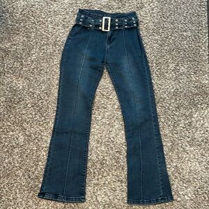 Women’s straight leg jeans with belt